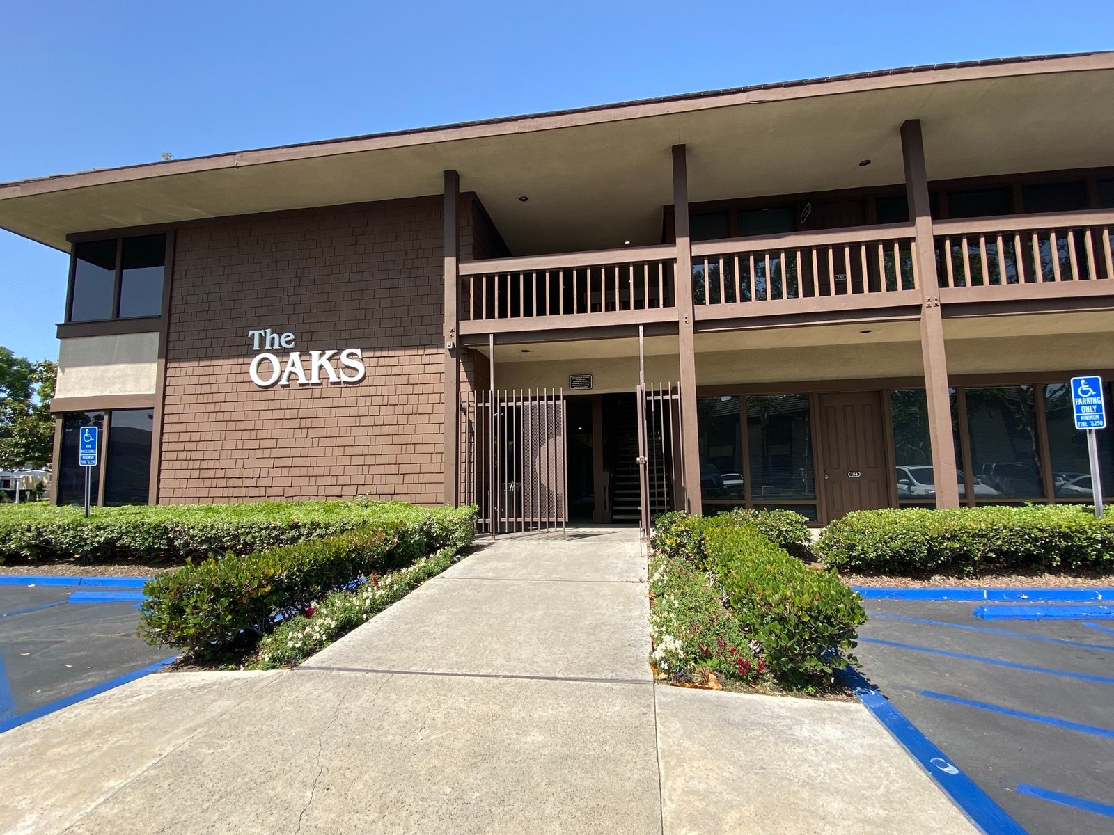 The Oaks office building on East 4th Street in Santa Ana, home to Luminous Optometry
